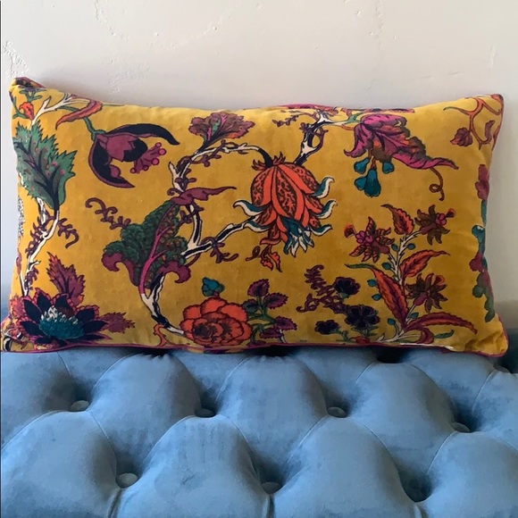 cost plus throw pillows